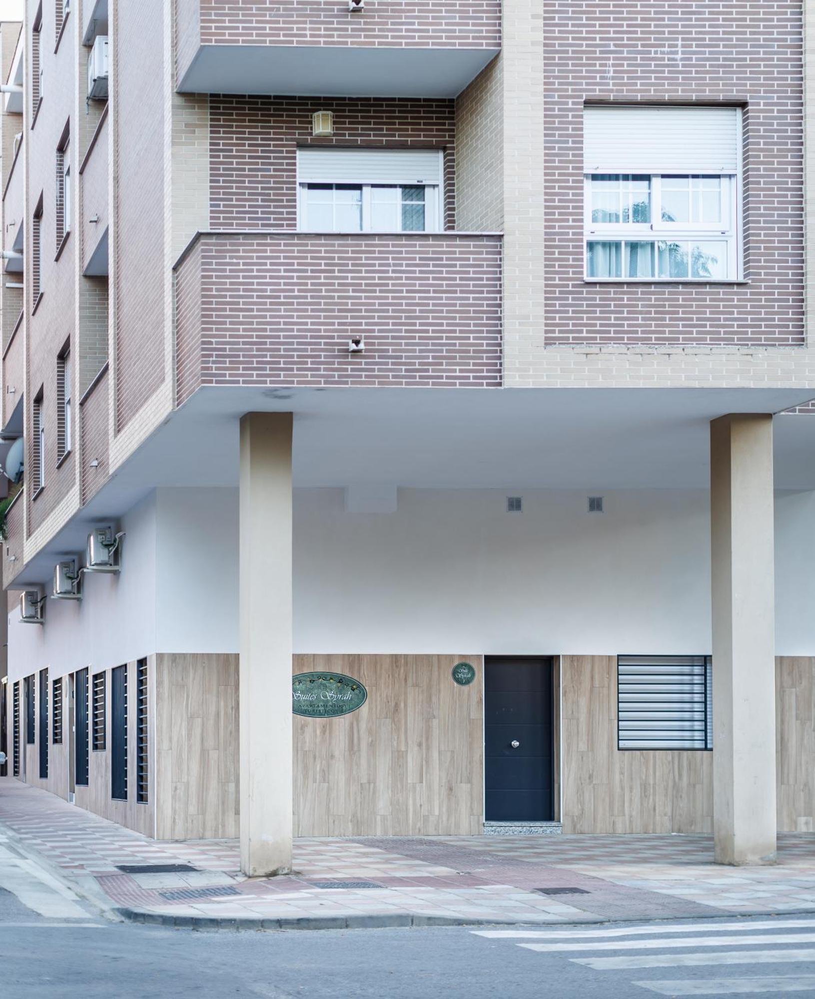 Apartamentos Luxury Suites Syrah アルメンドラレホ エクステリア 写真